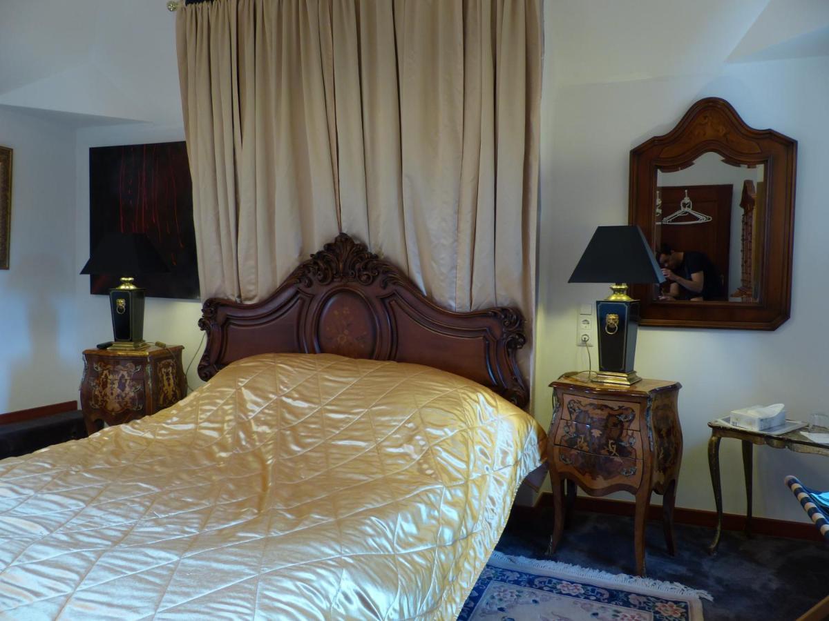 Chateau Du Mesnil Bed & Breakfast