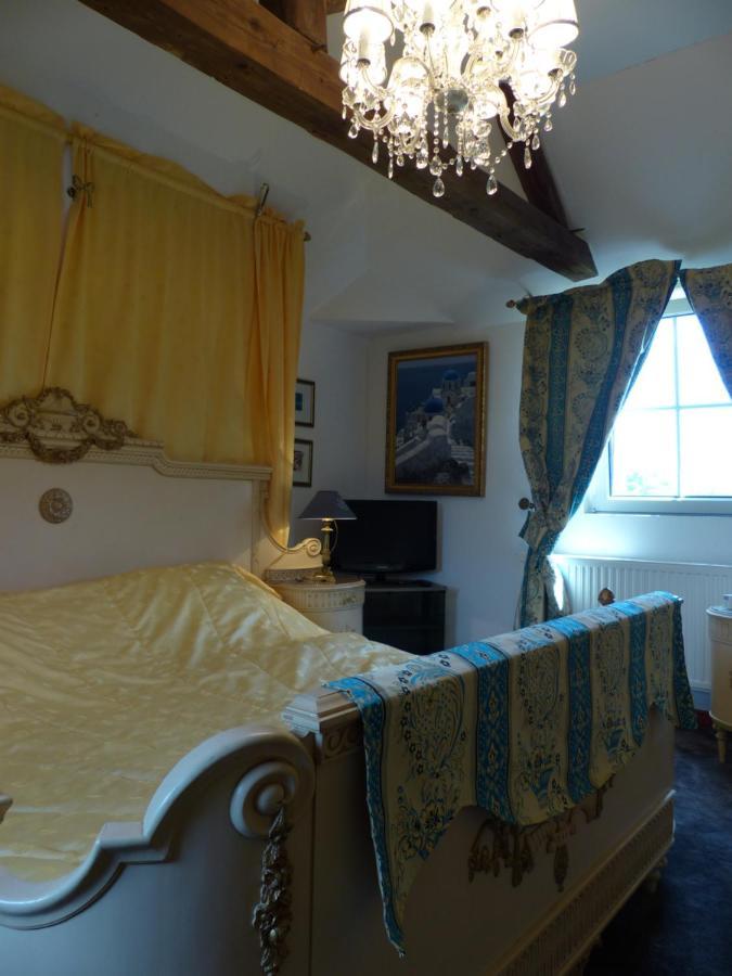 Chateau Du Mesnil Couette-café La Vieille-Lyre