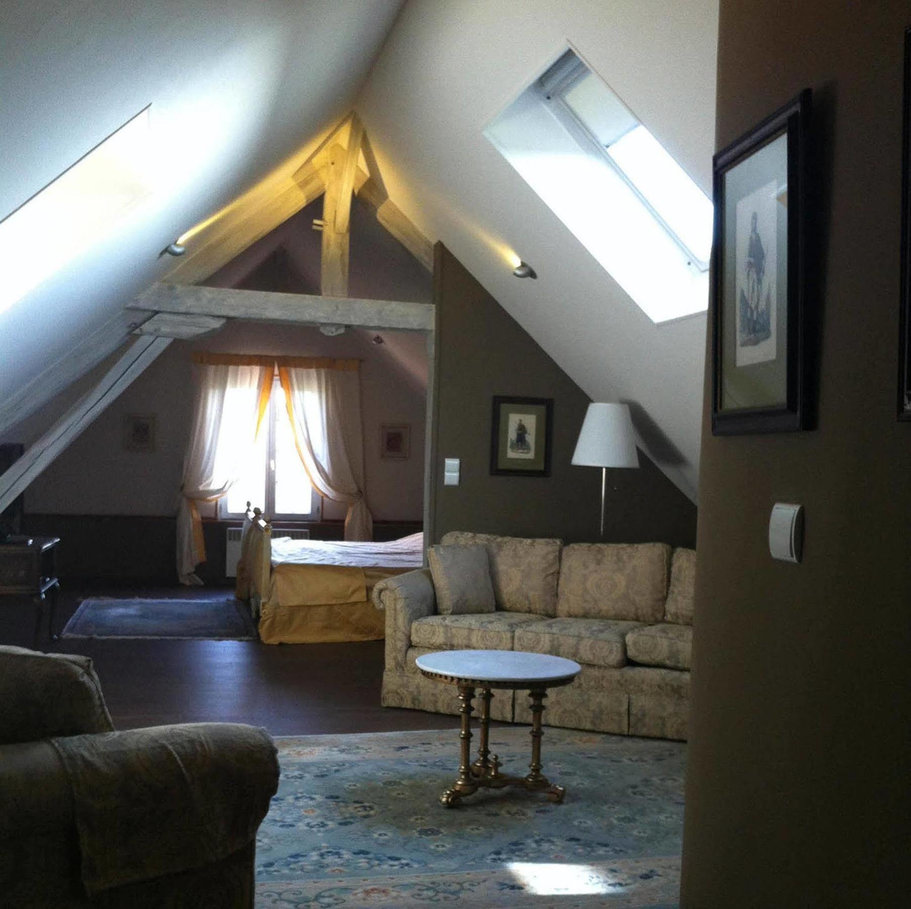 Chateau Du Mesnil Bed & Breakfast 4*