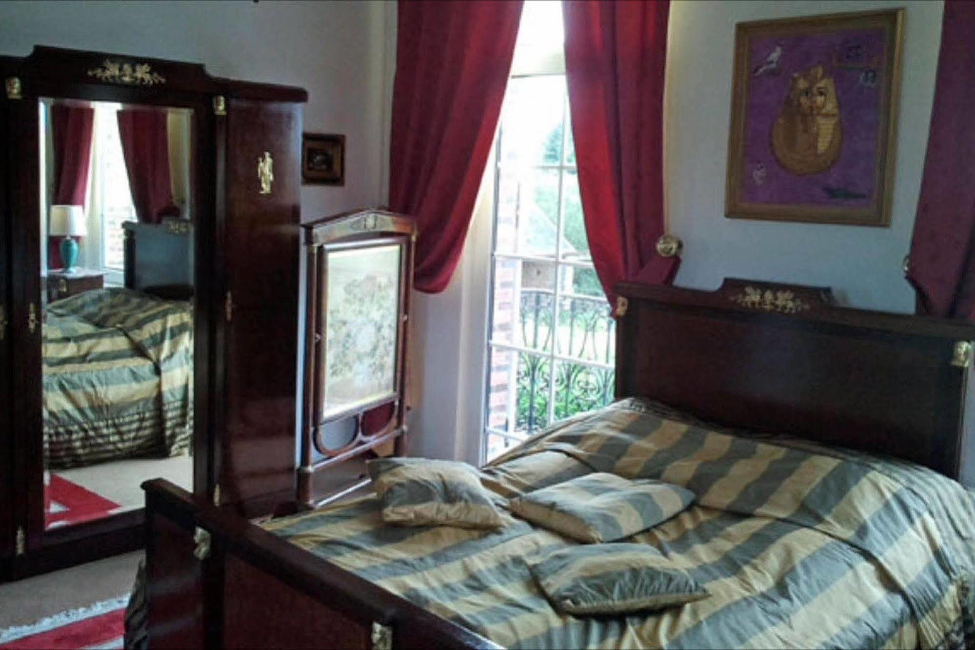 Chateau Du Mesnil Bed & Breakfast