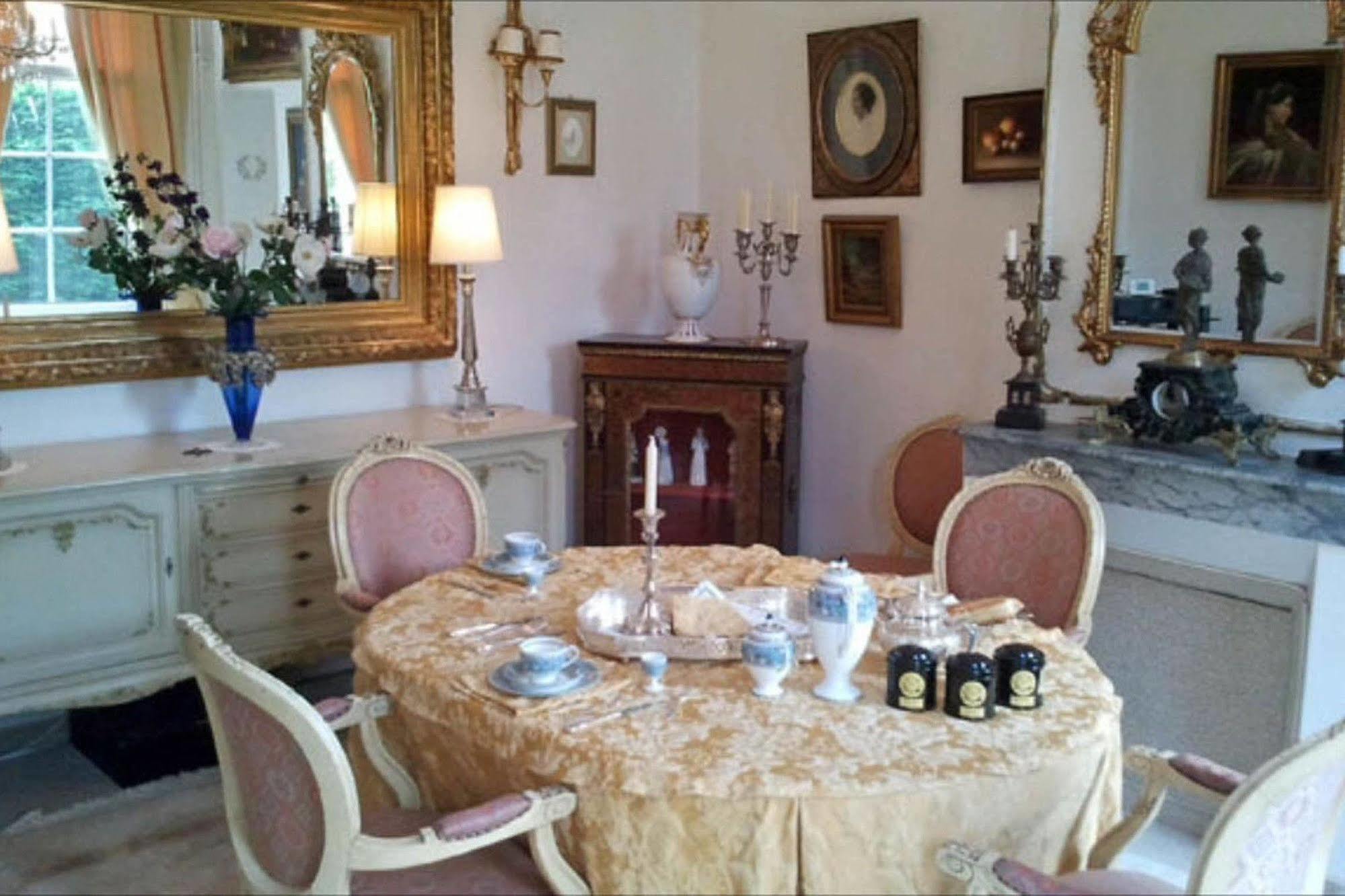 Chateau Du Mesnil 4*