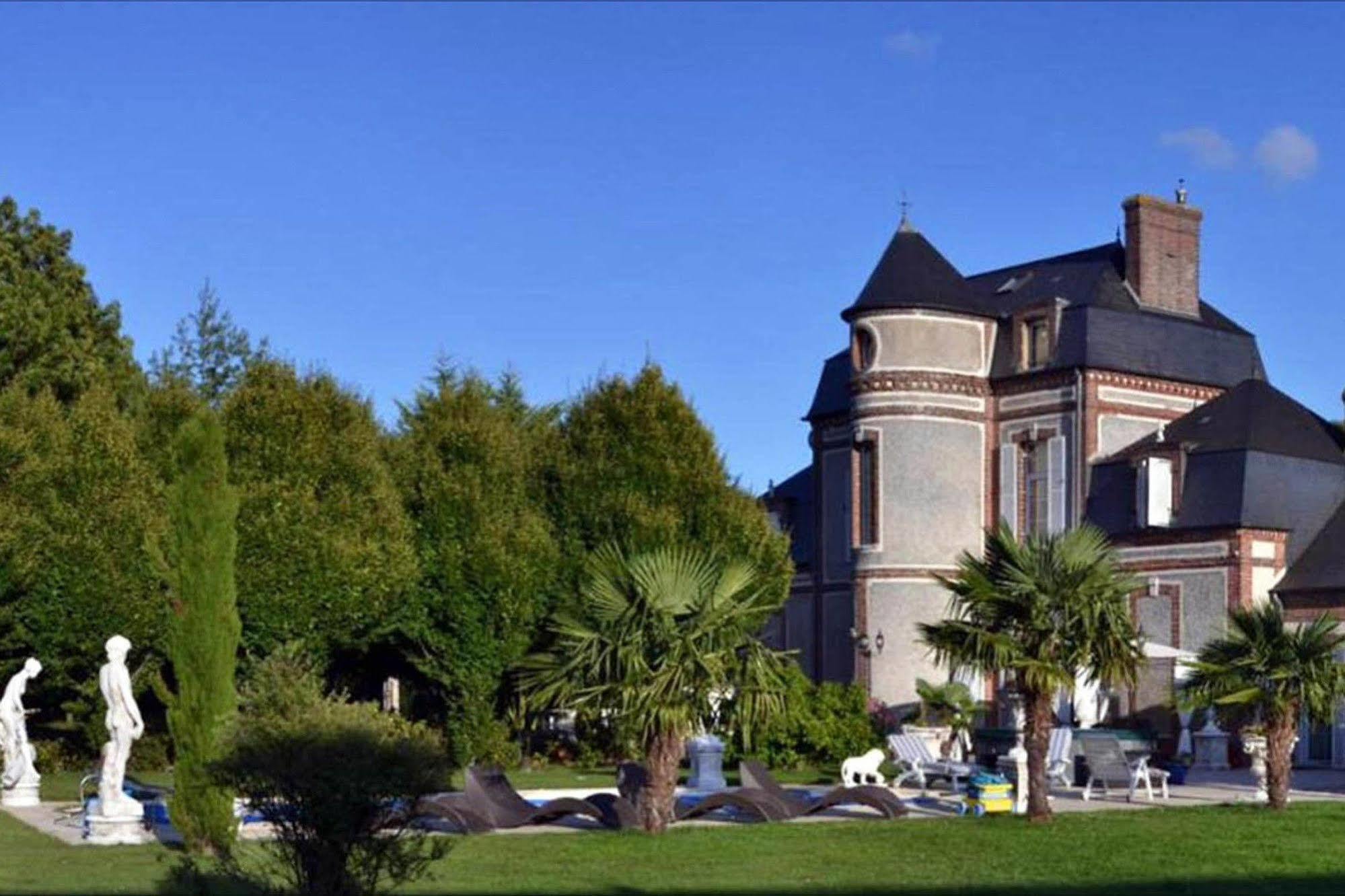 Chateau Du Mesnil La Vieille-Lyre